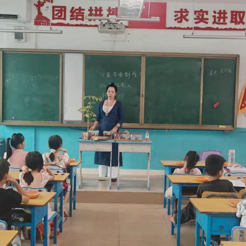 提蒙乡“爱心托管站”开展沉香制作特色课堂