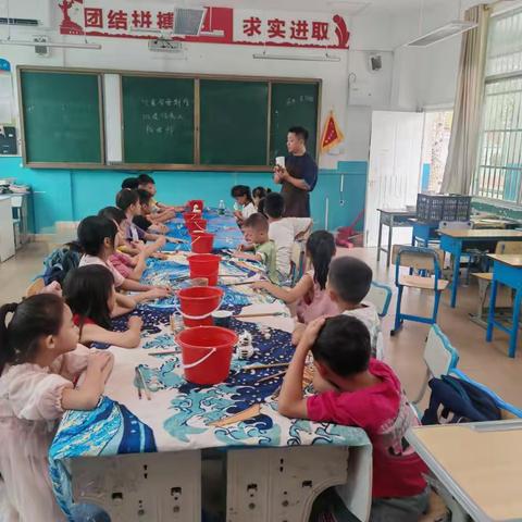 提蒙乡“爱心托管站”开展陶艺特色活动