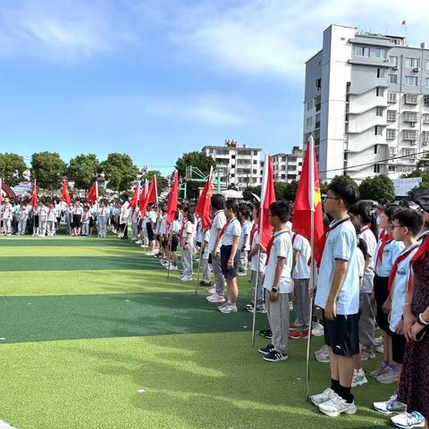 学习二十大 争做好队员——乐清市虹桥镇第三小学2022学年一年级新队员入队仪式