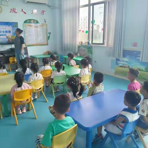 筑牢防汛“安全堤”，共筑平安成长路