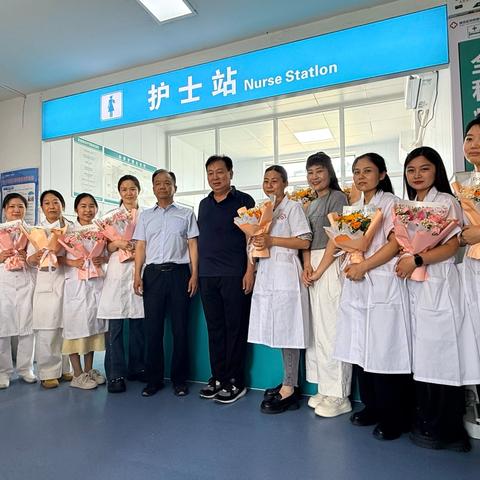 暖心慰问 致敬芳华-建安区卫健委领导莅临苏桥镇中心卫生院开展5·12护士节走访慰问