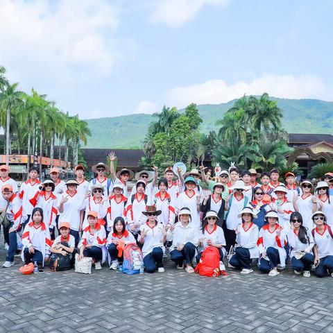 呀诺达研学之旅，我们出发啦！带着对森林的奥秘对动物的好奇我们出发了。