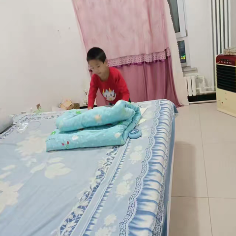 三年六班假期里的小小劳动者——家务劳动中的成长与温馨