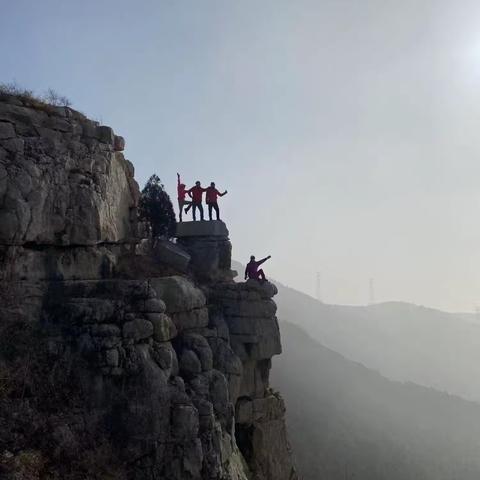 《巅峰户外》12.10号周二，非周末免费活动。 工研院～窟窿山～九女寨～皇姑井～工研院环线。