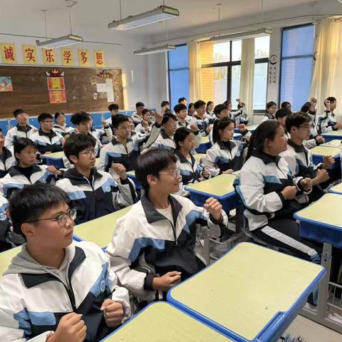 【和合四十·和健体育】 ‍活力课桌操：方寸间的青春律动 ‍    ——九一级部体育周周赛风采录