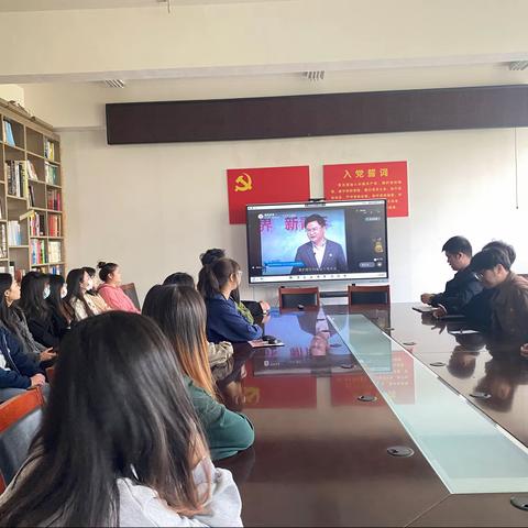 艺术设计学院学生党支部组织收看“学习宣传贯彻党的二十大精神”主题思政公开课