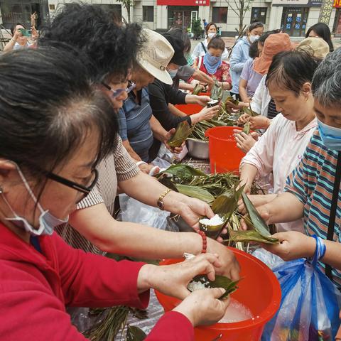 “粽情端午，共建和谐邻里情”  林机社区携手润丰物业，与居民共庆端午