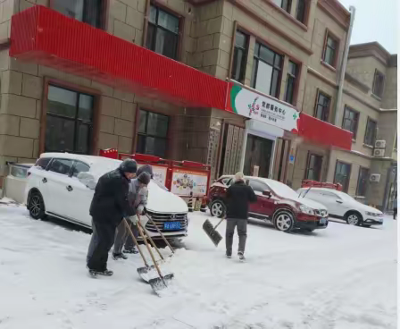 即下即清 迎战冰雪 保障居民出行畅通