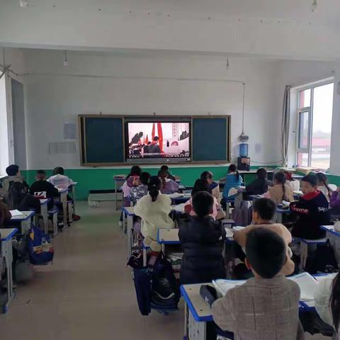 青山埋忠骨 鲜花祭英烈