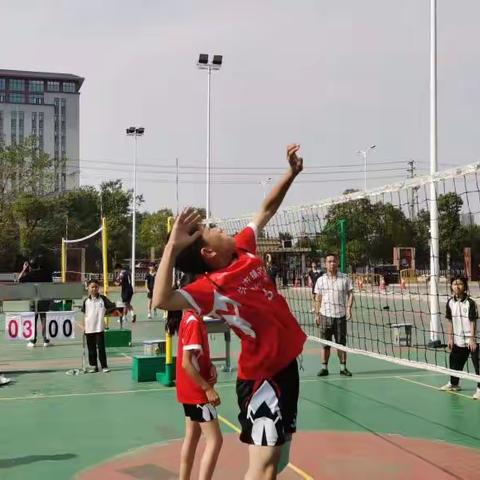 连续三年关市镇中心小学排球比赛勇创佳绩！