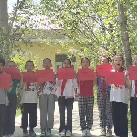 阔斯特克镇江阿吉尔村村委会开展“浓浓关怀,情暖童心”——关爱少年儿童慰问活动