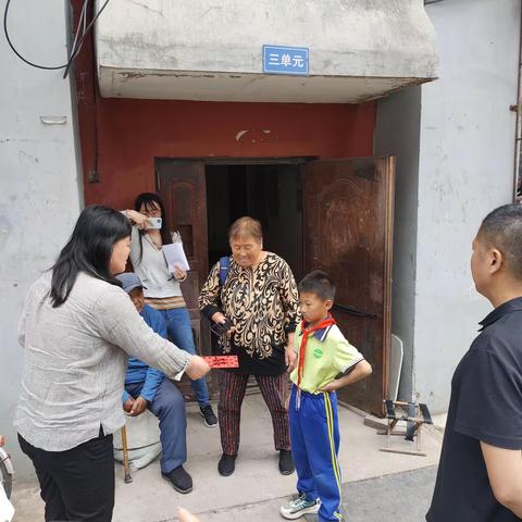 “六·一”国际儿童节来临之际，区民政局走访慰问我街部分弱势儿童群体