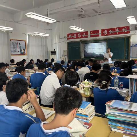 梦寄十年诉离恨 三尺讲台品深情