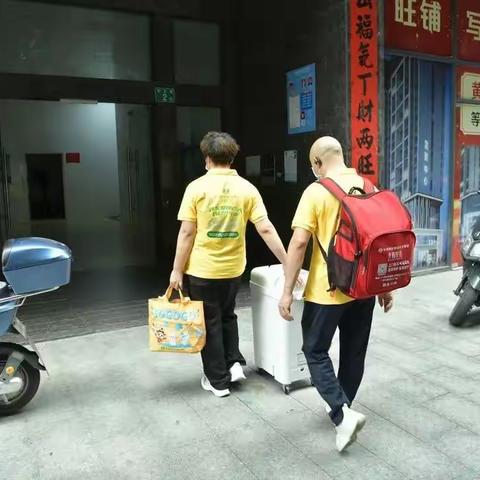 我在广州给老人洗澡的第二年：拉着助浴机，走进50个老人的家