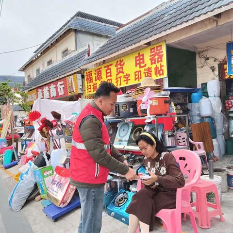 大田镇镇墟网格员入户开展反走私宣传