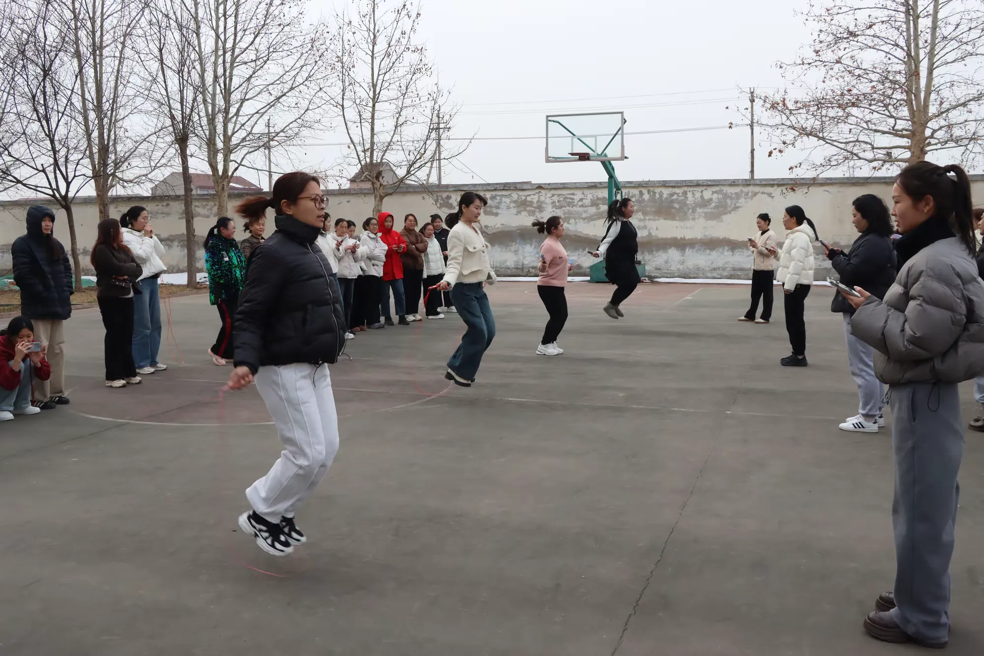 简篇-展巾帼风采 激奋进豪情——绣惠街道开展庆国际妇女节系列活动