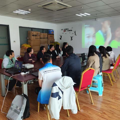 【和谐龙奥   宜居宜业】学榜样 建新功——龙奥国际社区开展公益观影活动