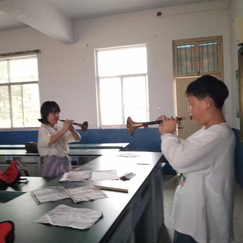 老窝镇庙王小学唢呐社团