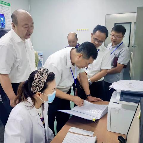 通道侗族自治县人大常委会副主任李顺炼一行到湖南新起点供应链管理有限公司开展食品安全执法检查