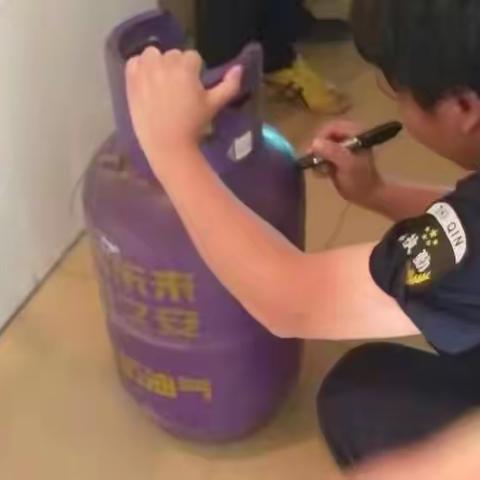 新和社区福海小区开展“清瓶”行动，请各房东抓紧开户、点火