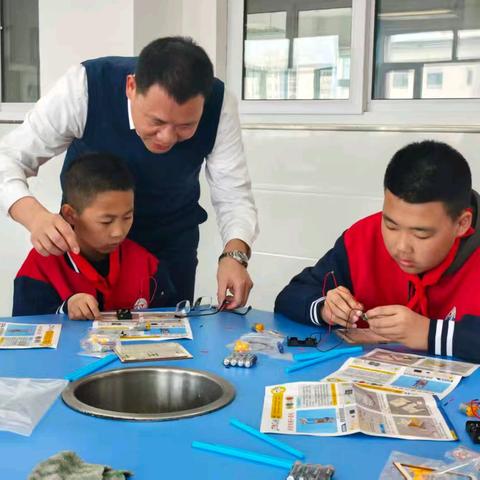 安全“童”行，“梯”验匠心——阳原县第五实验小学工匠劳模进校园之安全教育课