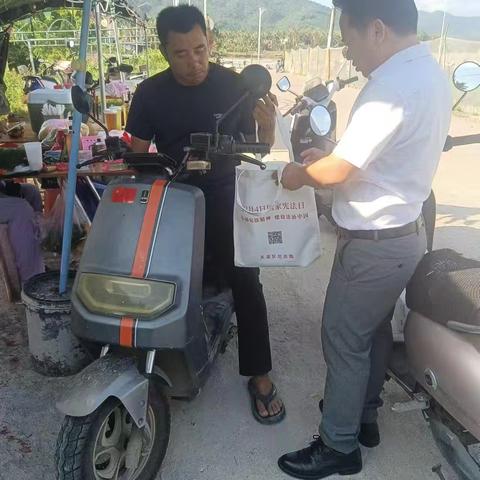 梅村村委会开展“学宪法”宣传教育活动