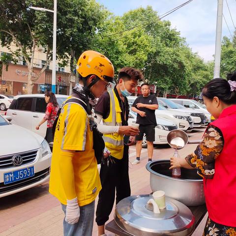 酷暑送清凉 关怀沁人心---千秋路街道民安社区开展夏送清凉志愿服务活动