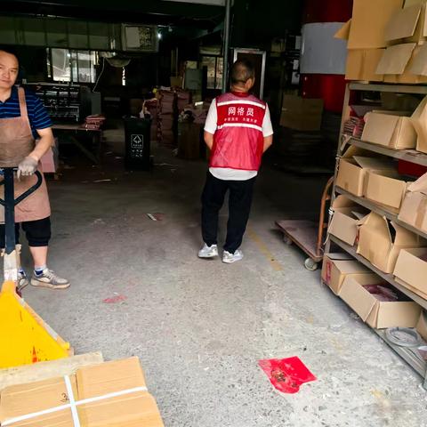 网格员的日常：小区巡查走访纪实