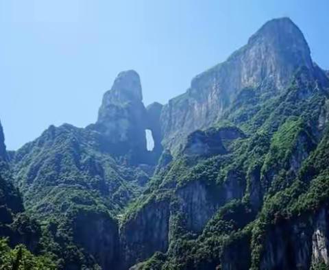 张家界旅游第一天——天门山、《魅力湘西》综艺篝舞晚会