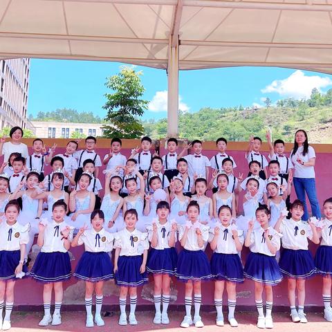 书页轻翻梦启航，时光浅漾趣飞扬 ‍         ——城北小学三6班学生成长集