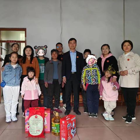 手牵手 孤困儿童志愿服务队在行动