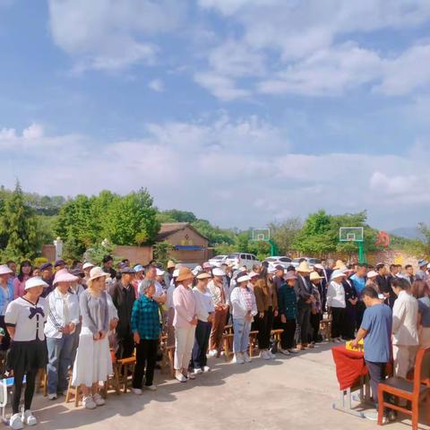 家校协同育人  护航学生成长——西高山镇成集小学召开家校联系.安全暨表彰大会