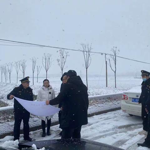 闻雪而动  暖心护行｜源汇区农村公路服务中心积极开展扫冰除雪行动