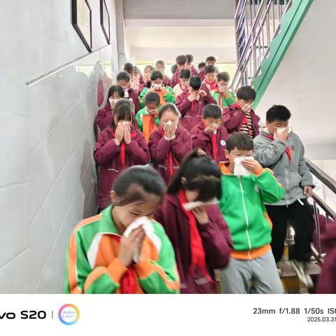 防患未“燃”，安全“童”行——长葛市第一小学六年级安全消防演练活动