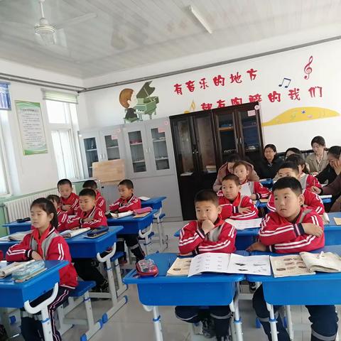 教以潜心  研以致远——张王文中心小学听课评课教研活动