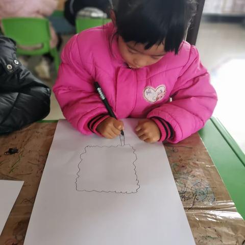 寨底启智幼儿园大班第二十周花絮——绘画“海绵宝宝“”