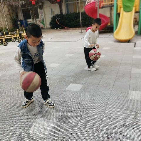 寨底启智幼儿园第六周户外活动——拍球