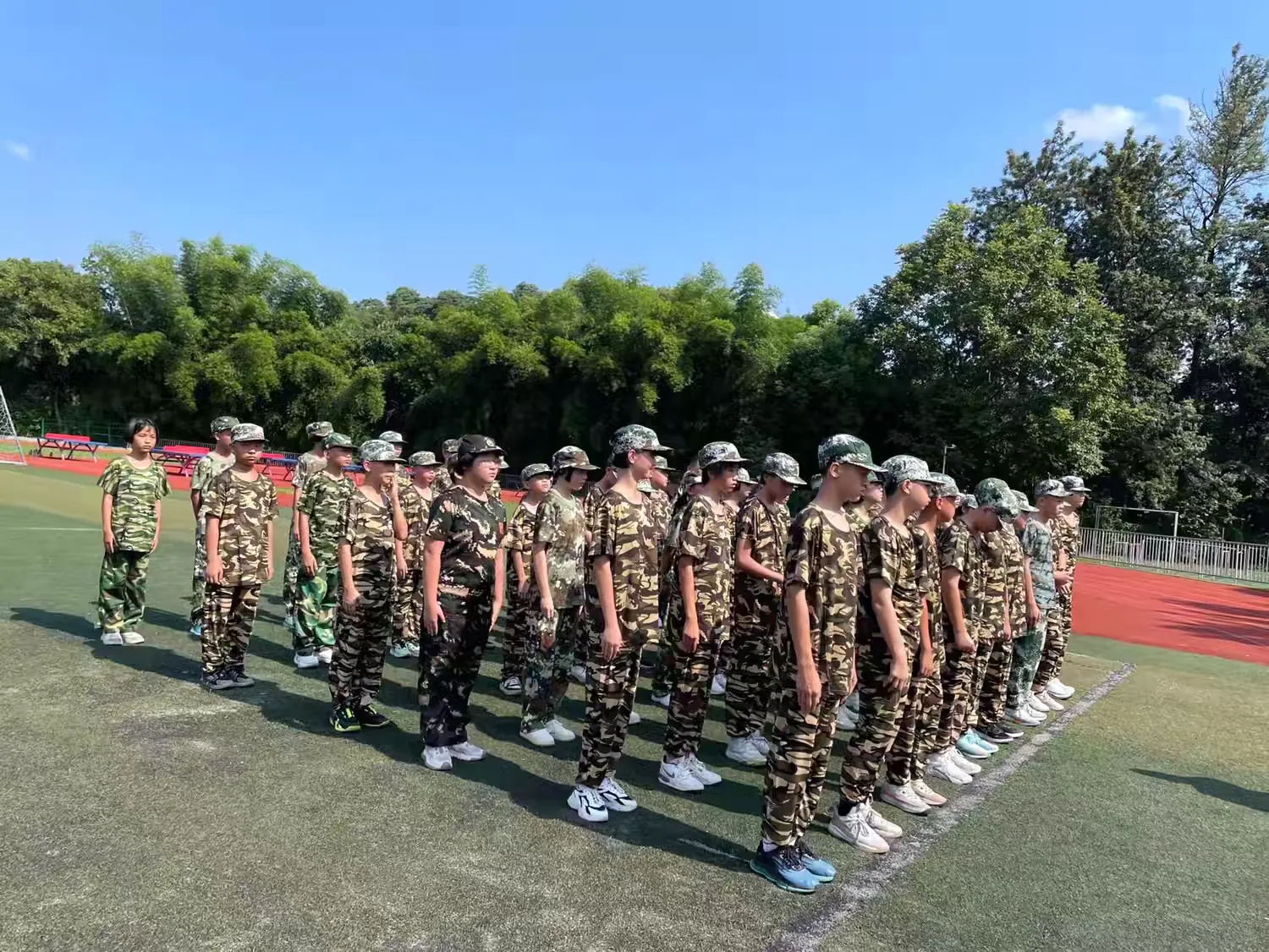 迷彩戎装凌云志 淬炼青春启新程