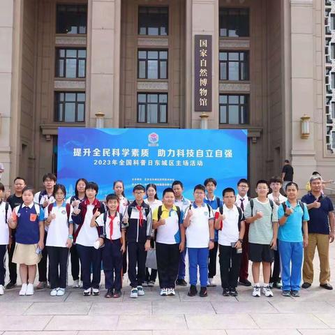 燕中代有才人出                            我辈登临正少年