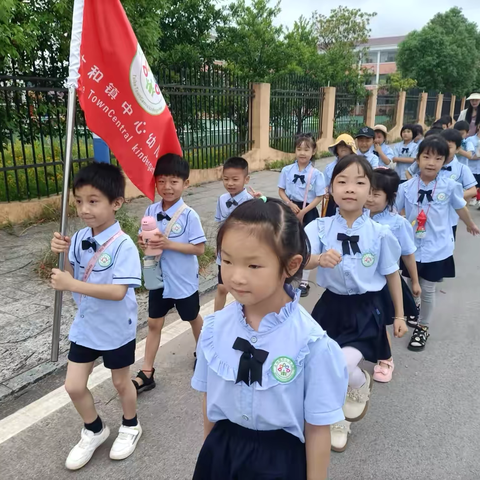 “赴成功之约，探小学之秘”——“幼小衔接”活动之参观小学