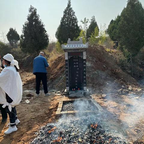 给爷爷奶奶，父母亲立碑纪念日