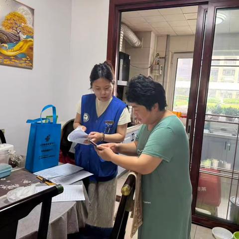 网格员上门送服务 邻里节筹备暖意浓