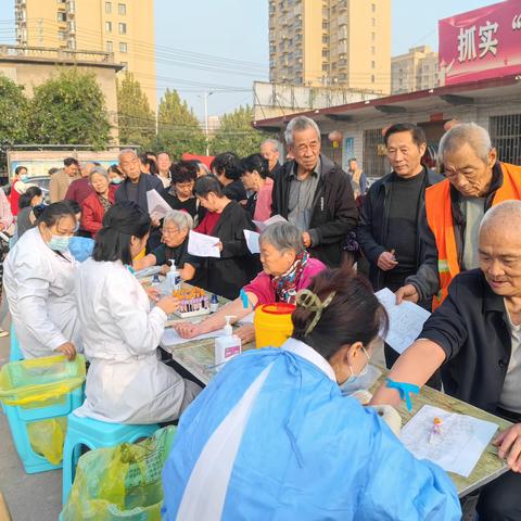 南关社区开展老年居民免费体检活动