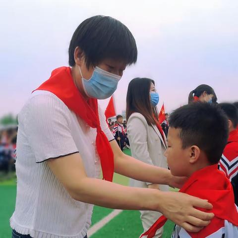 关爱学生幸福成长——冀南新区南左良中学“学习二十大，争做好队员”入队仪式