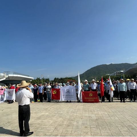 海南东榕餐饮有限公司党支部参加亚龙湾沙滩环境整治千人行主题党日活动