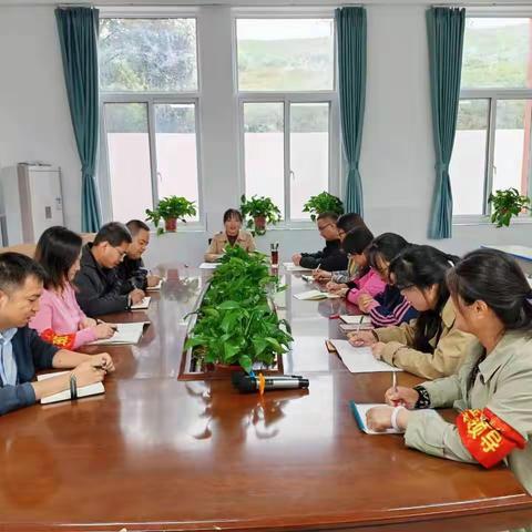 报告分享助力课标落地    共同研讨促进教师成长 -----兴平市金城第一学校综合组教研活动纪实