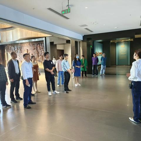 海口市革命烈士纪念物管理所开展“弘扬廉洁新风尚，探索展陈新理念”主题党日活动