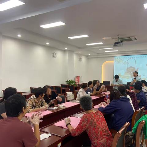 团圆迎中秋 巧手做月饼---海珀社区开展中秋节做月饼活动