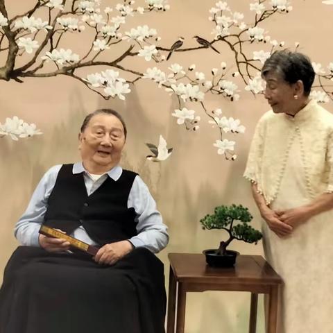 银发相伴 幸福留影---海珀社区开展敬老月公益摄影活动