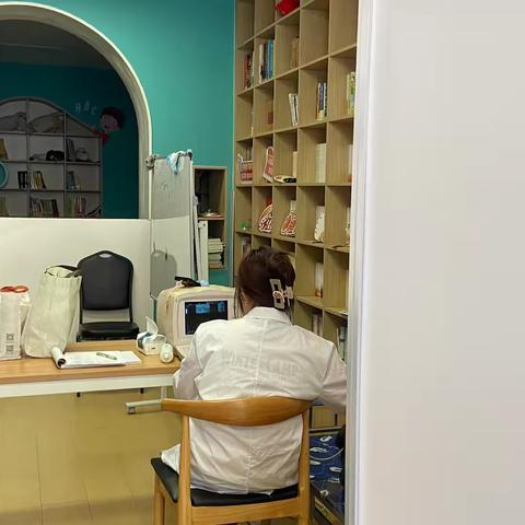 致敬“她”力量 关爱“她”健康--七里山街道海珀社区开展妇女节两腺筛查公益活动